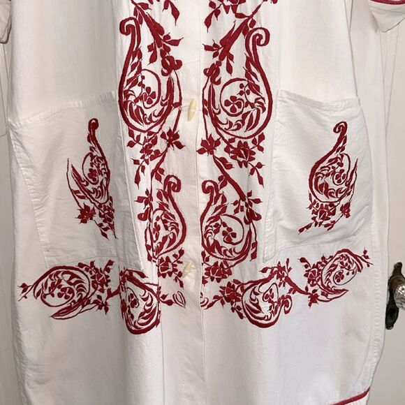 Vintage 60s Asian Inspired White Cotton Robe or House Coat with Red Embroidery - Picture 6 of 8